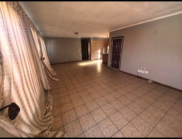 3 BEDROOM HOUSE FOR SALE IN OLIEVENHOUTBOSCH